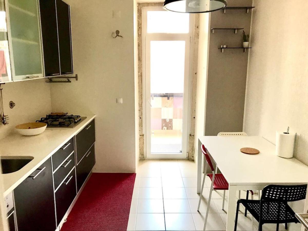 Luxury Part Of The City - Modern Apartment With Airconditioning - Near Subway Lisbon Bagian luar foto