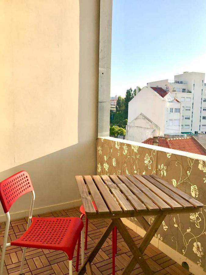 Luxury Part Of The City - Modern Apartment With Airconditioning - Near Subway Lisbon Bagian luar foto