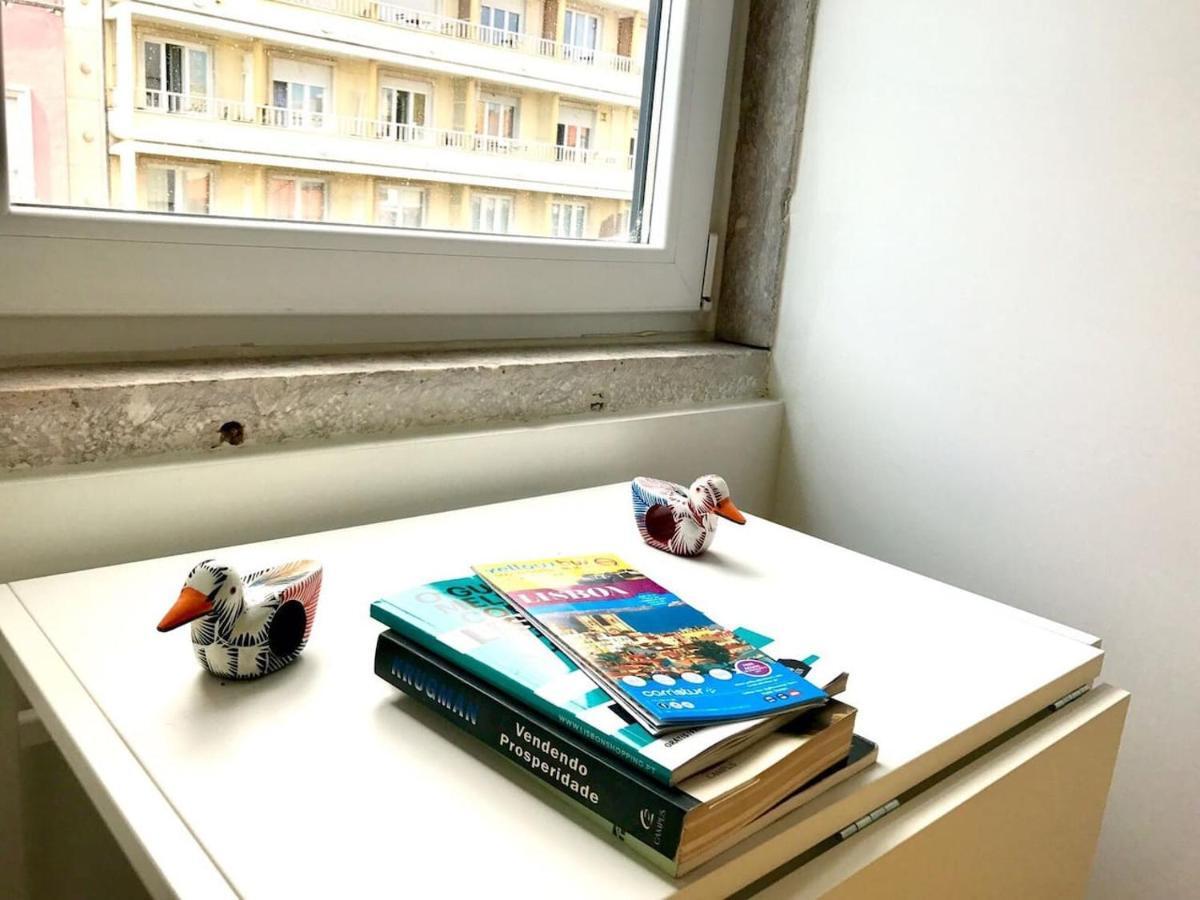 Luxury Part Of The City - Modern Apartment With Airconditioning - Near Subway Lisbon Bagian luar foto
