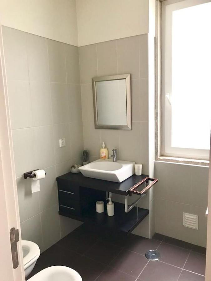Luxury Part Of The City - Modern Apartment With Airconditioning - Near Subway Lisbon Bagian luar foto
